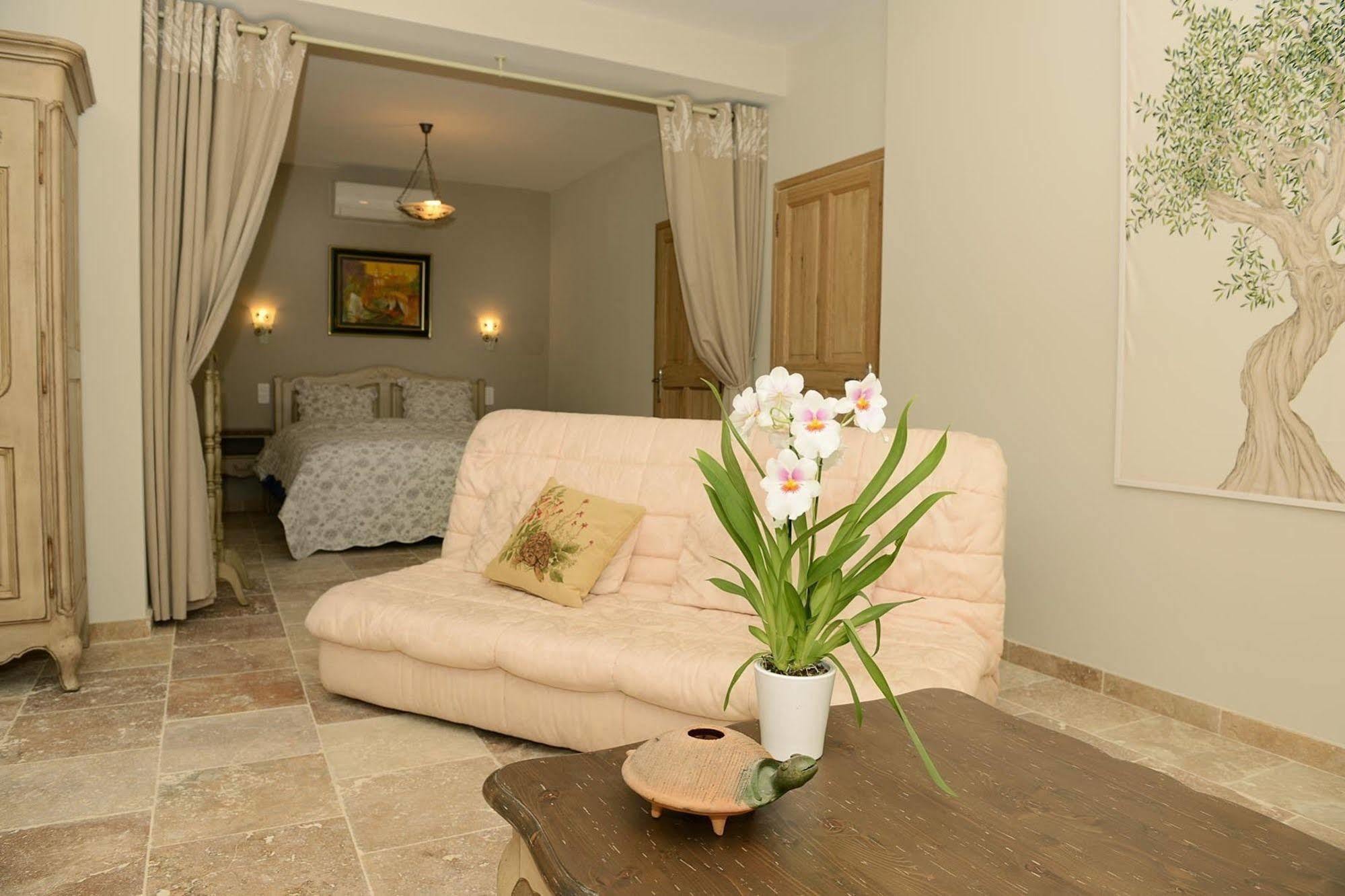 Mas De Carabelle Bed and Breakfast La Roque-Alric Buitenkant foto